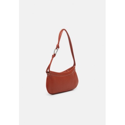STAUD TATE BAG - Handbag - rust/metallic red